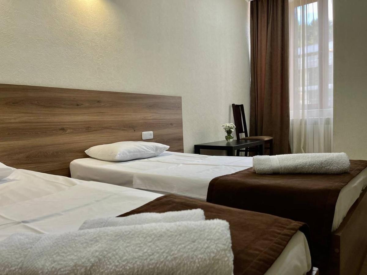 Hotel Merien Yerevan Bagian luar foto