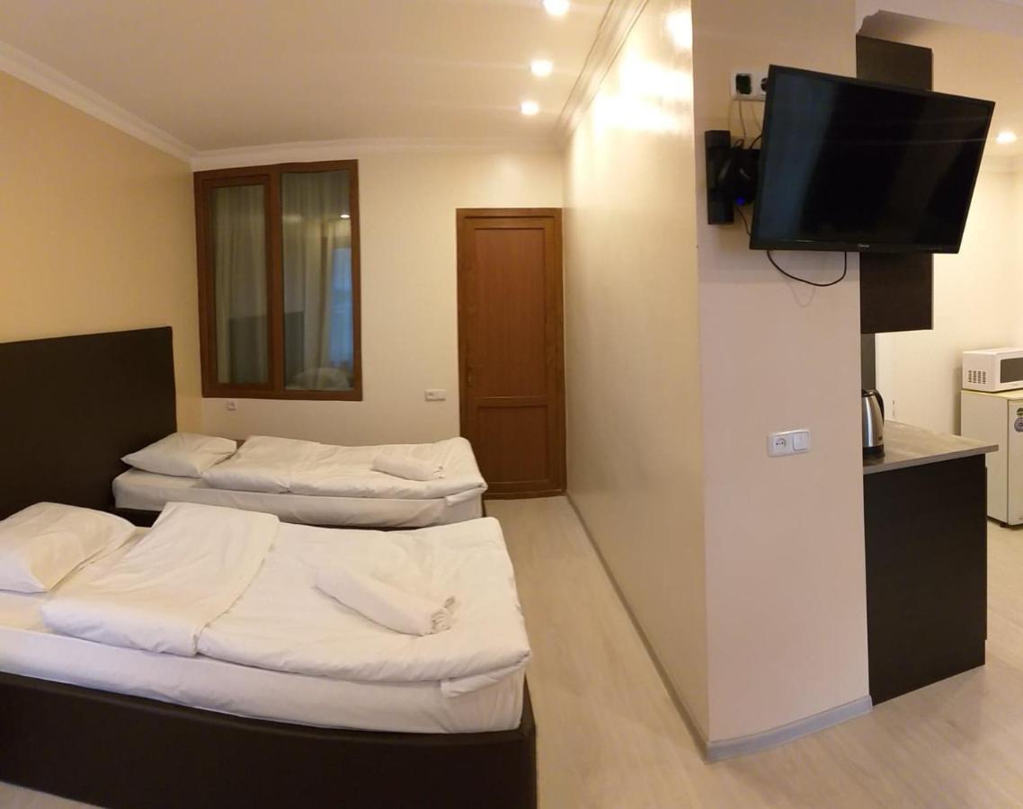 Hotel Merien Yerevan Bagian luar foto